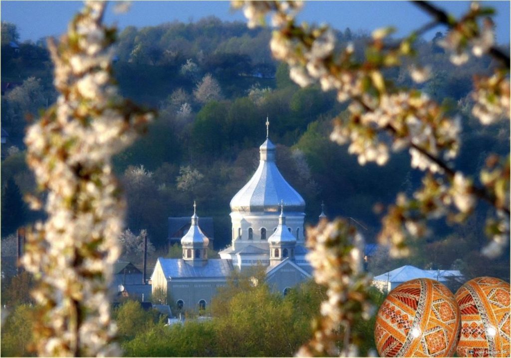 Старокосівська церква на Великдень. Фото: Володимир Меленчук